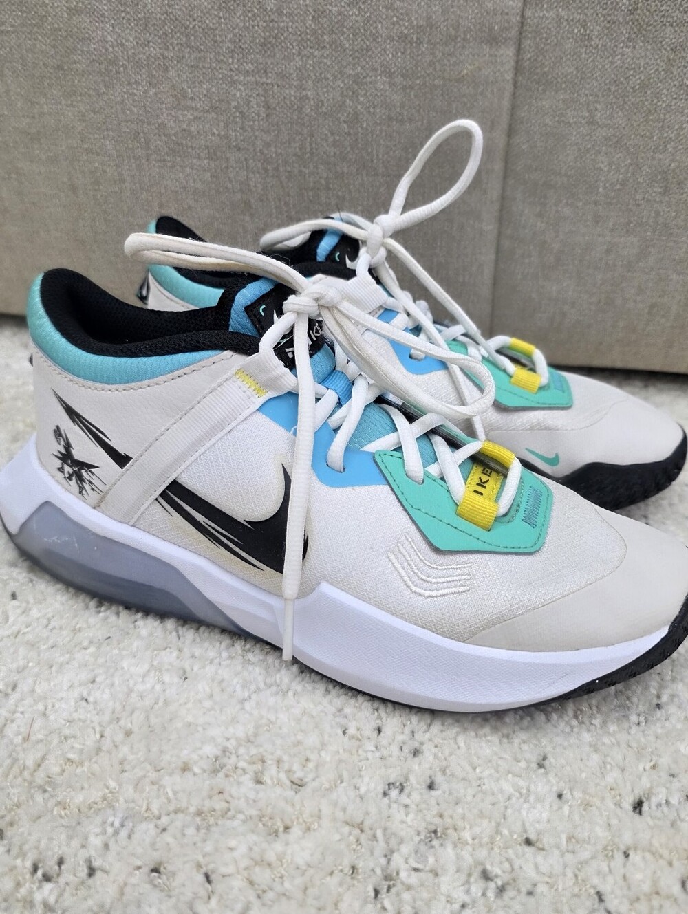 Nike Kids Boys Size 5.5 White & Teal Athletic Sneakers